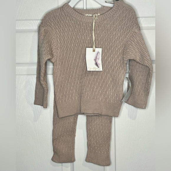 NWT - Jessica Simpson baby girl 2-piece quilted knit set - Tan - Size 24 Month - Picture 1 of 6